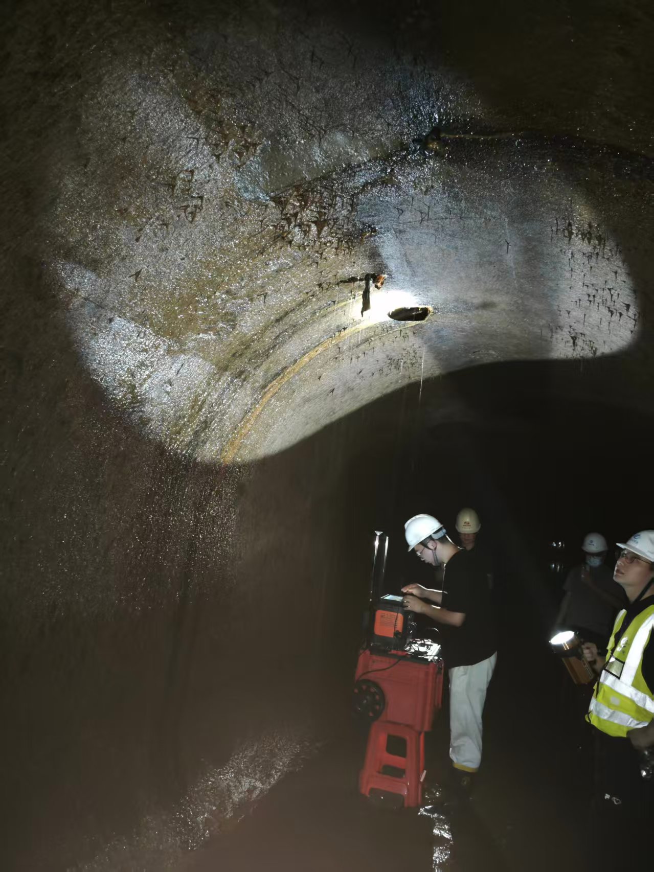 水利工程隧道地下暗河识别